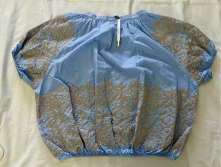 Blusa Azzurra con Ricami Oro Taglia M/L
