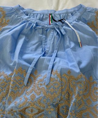 Blusa Azzurra con Ricami Oro Taglia M/L
