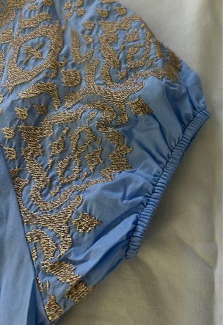 Blusa Azzurra con Ricami Oro Taglia M/L