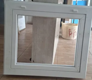 Ventana abatible aluminio blanca