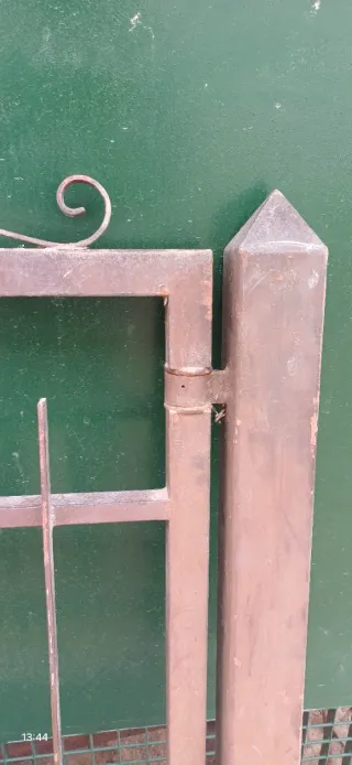 Puerta de hierro para fachada o patio