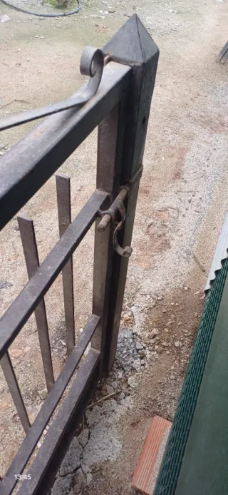 Puerta de hierro para fachada o patio