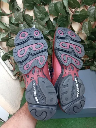 Zapatillas New Balance 1000 Negras y Rojas