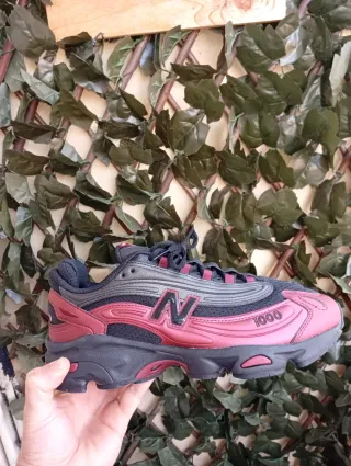 Zapatillas New Balance 1000 Negras y Rojas