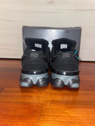 New Balance 9060 - Negras/Gris - 44