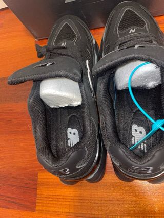 New Balance 9060 - Negras/Gris - 44