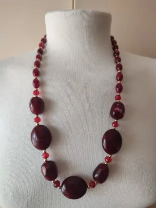 Collar de cuentas rojas y doradas 194