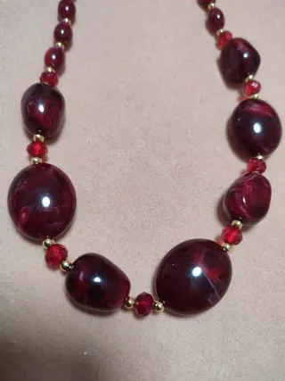 Collar de cuentas rojas y doradas 194