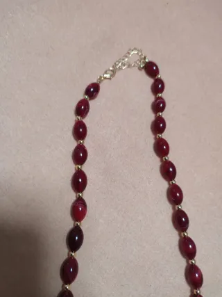 Collar de cuentas rojas y doradas 194