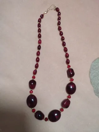 Collar de cuentas rojas y doradas 194