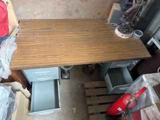 Escritorio madera y metal