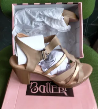 Sandalias Baller Beige y Dorado talla 41