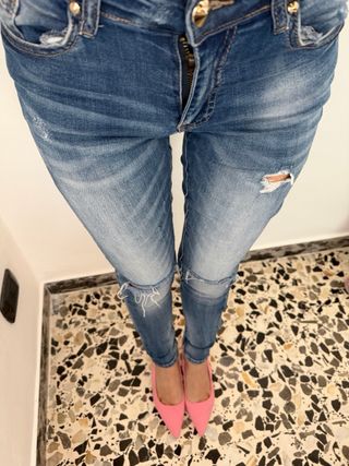 Jeans skinny vita alta strappati