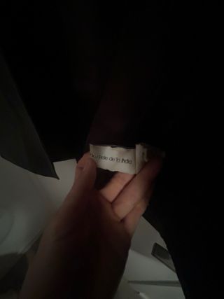 Americana de piel marrón