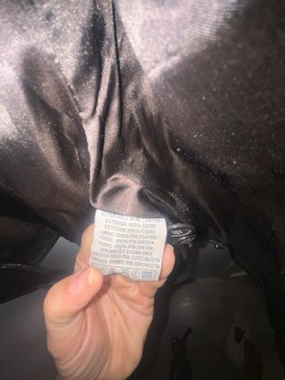 Americana de piel marrón