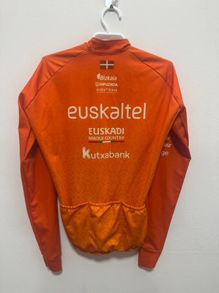 CHAQUETA EUSKALTEL EUSKADI TIPO GABBA TALLA S