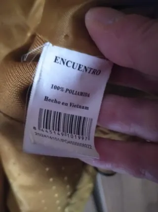 Chaquetón acolchado color mostaza