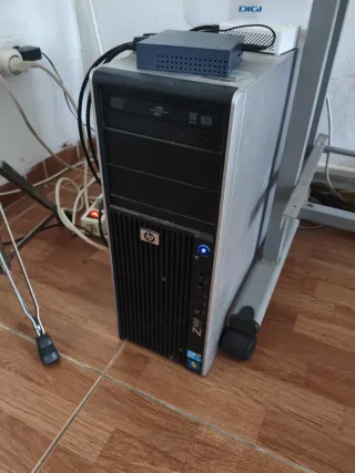 PC HP Completo con Monitor y Mesa Recogida en mano