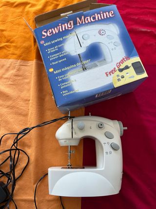 Mini Máquina de Coser Eléctrica