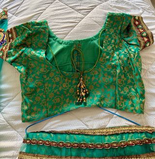 Traje hindú verde y dorado par baile y fiestas