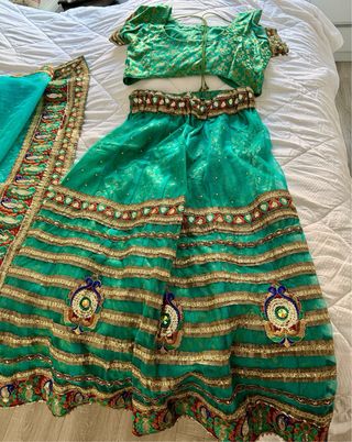 Traje hindú verde y dorado par baile y fiestas