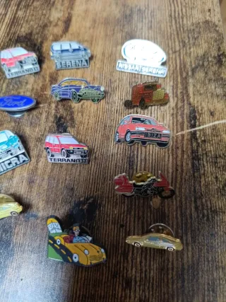 Lote de pins de coches y motos