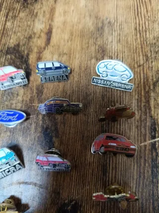 Lote de pins de coches y motos