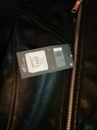 Chaqueta imitación cuero negra