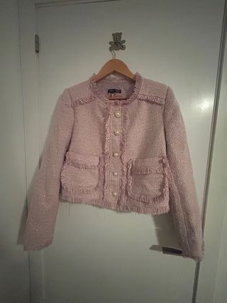 Chaqueta rosa botones perla