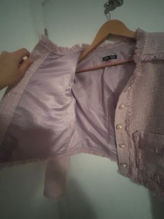 Chaqueta rosa botones perla