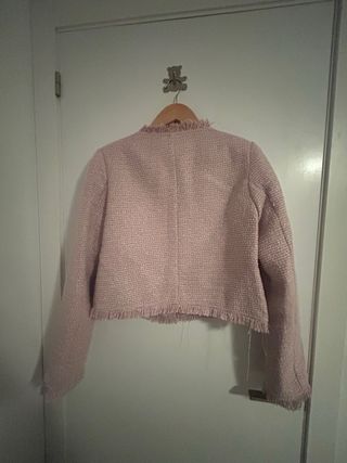 Chaqueta rosa botones perla