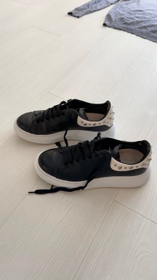Zapatillas Alexander McQueen Negras y Blancas