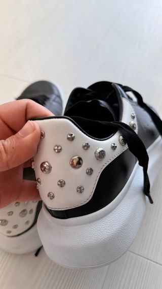 Zapatillas Alexander McQueen Negras y Blancas