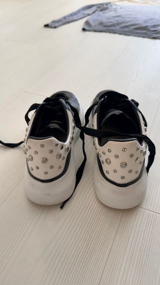 Zapatillas Alexander McQueen Negras y Blancas