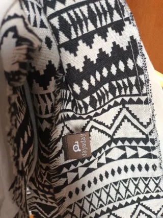 Pañuelo estampado blanco y negro