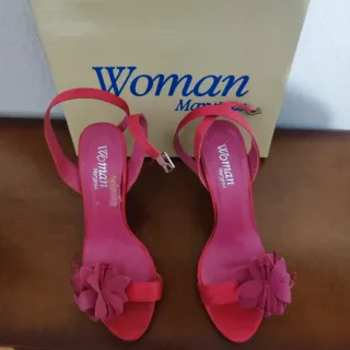 Sandalias MaryPaz fiesta flor rosa fucsia