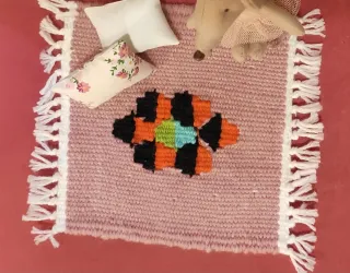 Set tappeto e 2 cuscini per bambole