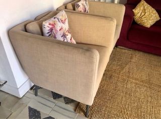 Butaca IKEA cuadrada patas metálicas