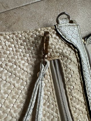 Cartera / Neceser de mano dorado y blanco