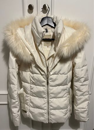 Plumas Salsa Talla M con Capucha y Pelo