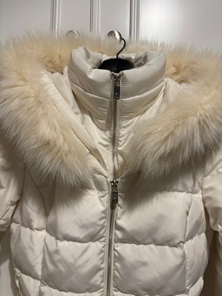 Plumas Salsa Talla M con Capucha y Pelo