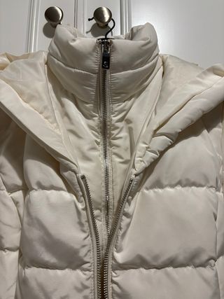 Plumas Salsa Talla M con Capucha y Pelo