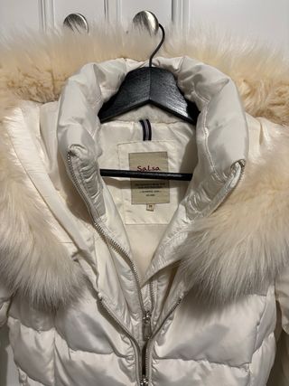 Plumas Salsa Talla M con Capucha y Pelo