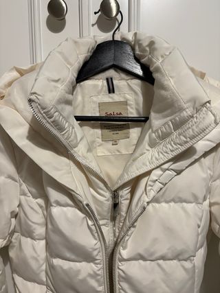 Plumas Salsa Talla M con Capucha y Pelo