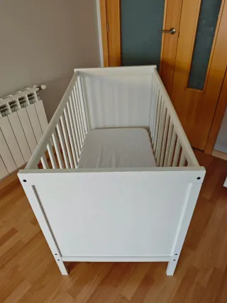 Cuna IKEA Sundvik + Colchón SKÖNAST