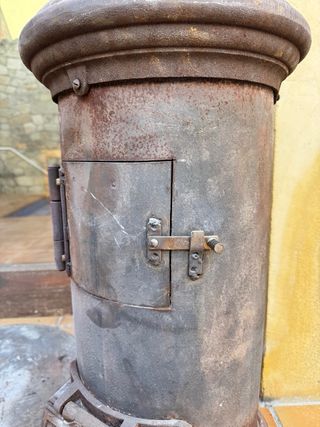 Estufa antigua hierro fundido rústica