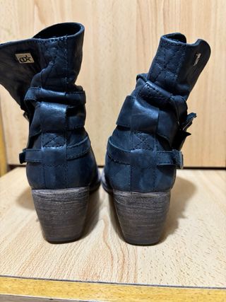 Botines negros piel hebillas T.40