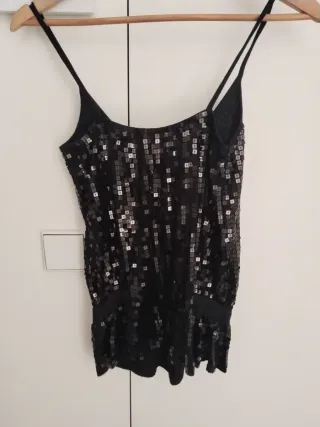 Camiseta Zara lentejuelas negra y plateada