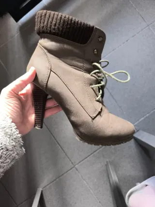 Botines tacón verde militar talla 40