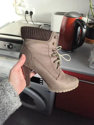 Botines tacón verde militar talla 40